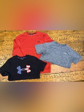 Under Armour Short Sleeve Tee set of 2 and 1 pull over long sleeve